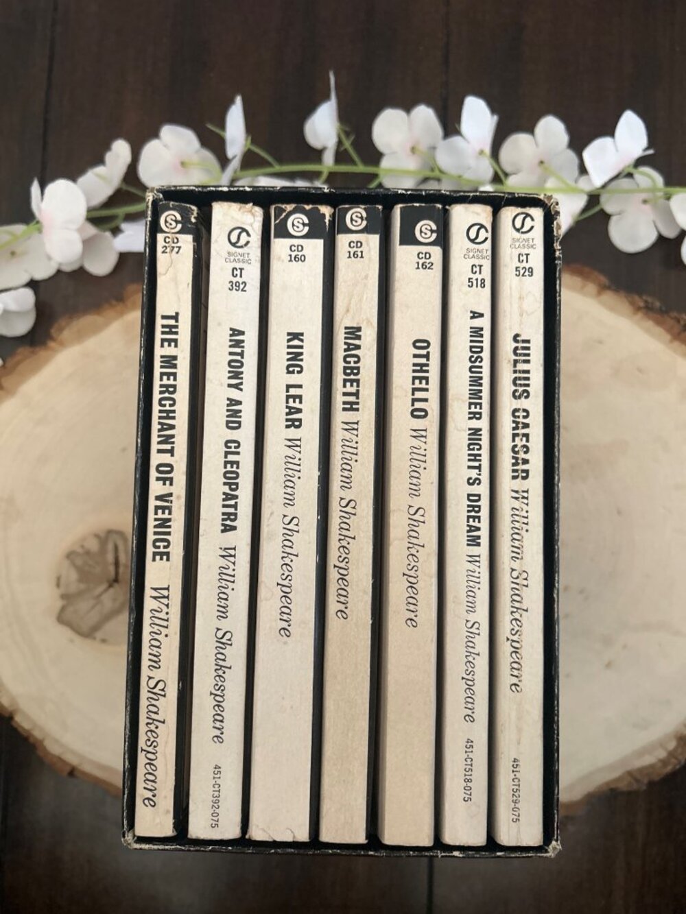 Signet Classic Shakespeare Boxed Set 7 Plays Paperback Milton Glaser Covers